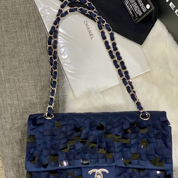 Chanel Shingle Medium Flap Bag - Picture 5 of 16